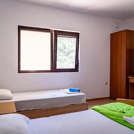 - - електрон универс *