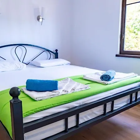 Campingplads - - електрон универс